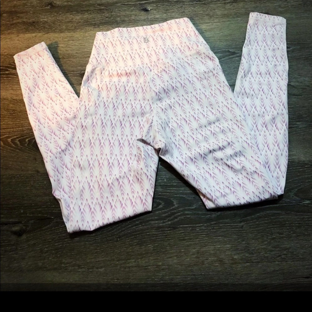 ✨SOLD on M£r€@ri✨ Buffbunny Oasis Leggings